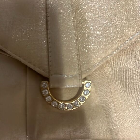 Vintage Gunne Sax Cream Clutch with Textured Finish & Metallic Clasp 10”x5”x10” - Picture 3 of 7